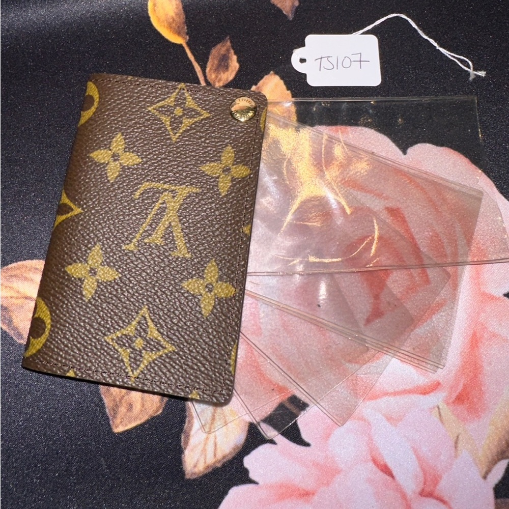 AUTHENTIC Louis Vuitton Monogram Pression Card Case